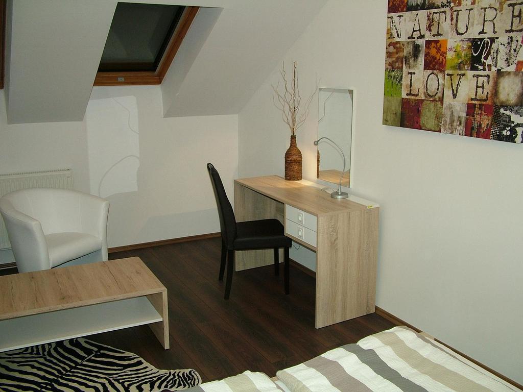Korzó Apartman Kőszeg Habitación foto