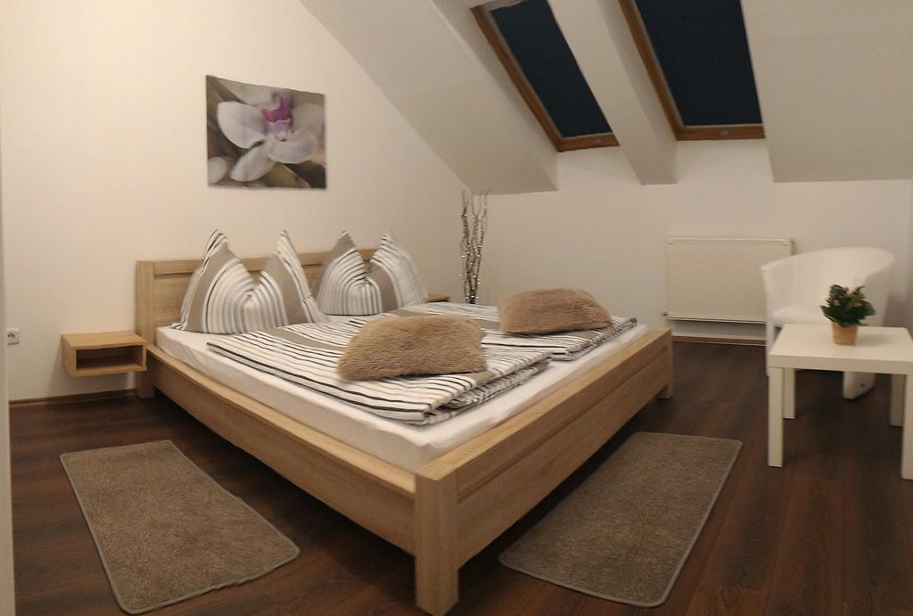 Korzó Apartman Kőszeg Habitación foto